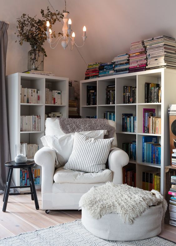 15 Comfy Reading Chairs BOOKGLOW